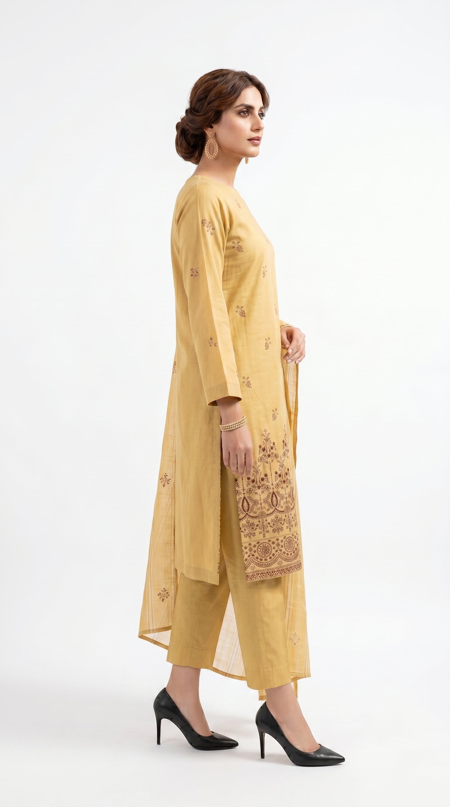 Cream Embroidered Luxury Suit Unstich